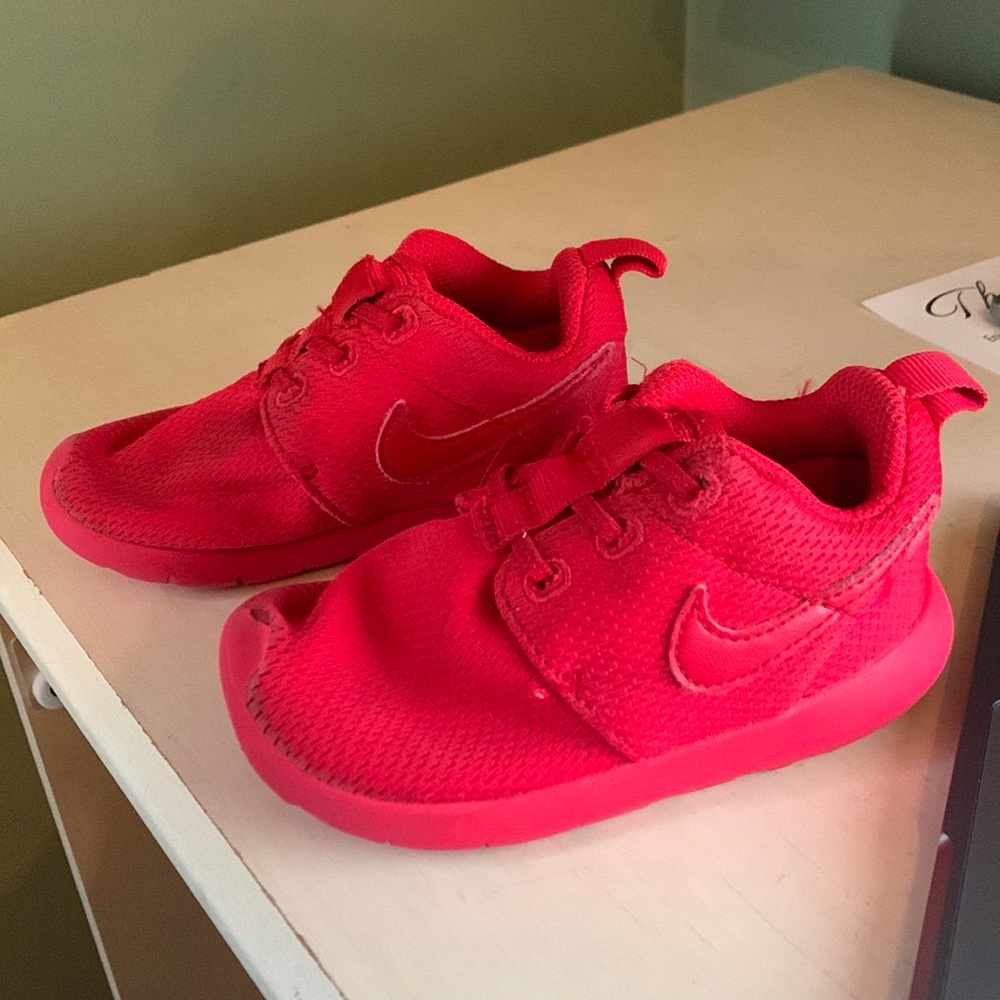 Nike Roshe toddler 7c